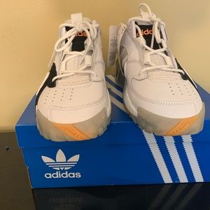 Adidas Sneakers